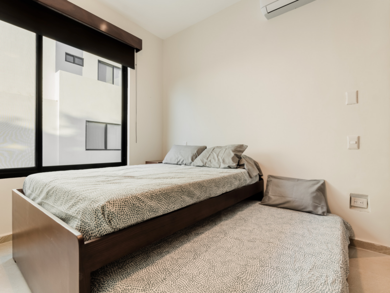 Private room w/private bath & healthy breakfast